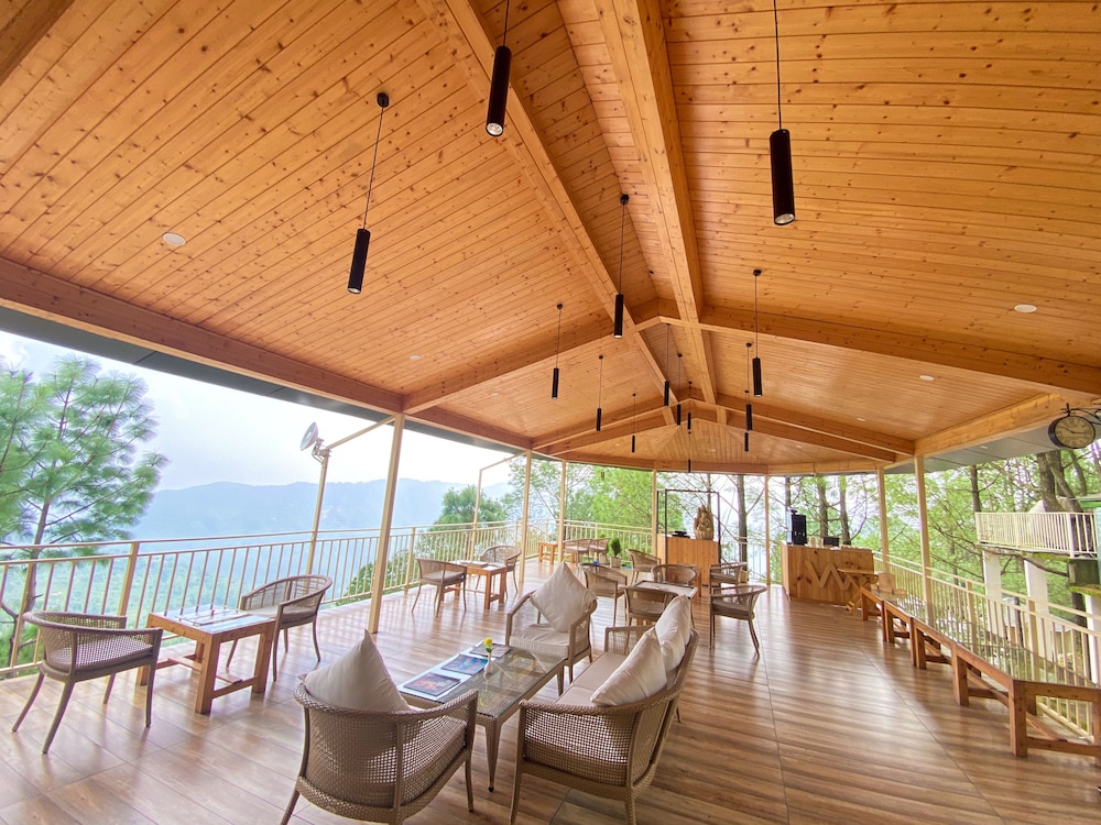 The Woods Retreat — Lansdowne — photo 5