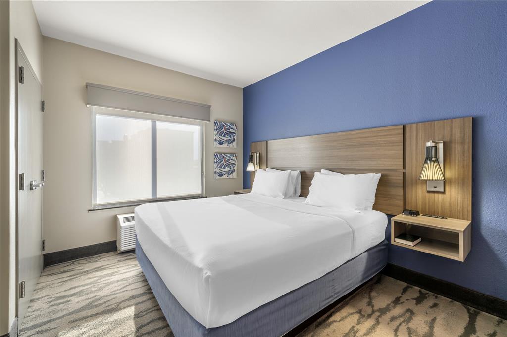 Best Western Plus Castlerock Inn & Suites - photo 13