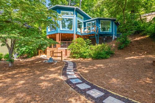 Buffalo Shoals Hideaway in Lake Lure, United States