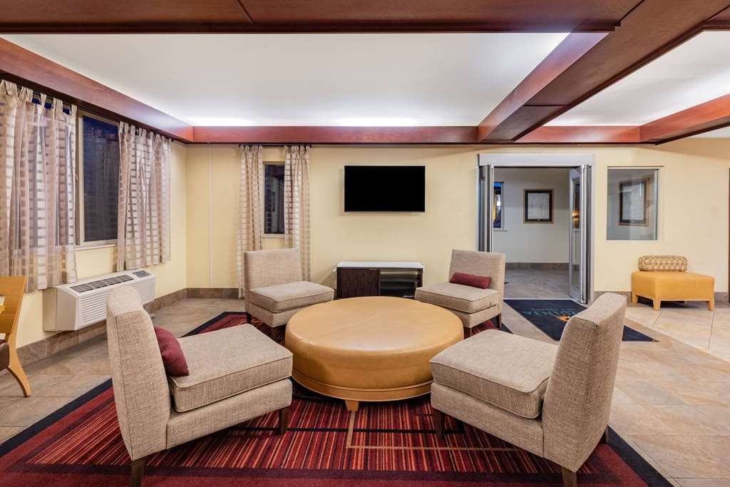 La Quinta Inn & Suites by Wyndham Helena - photo 6