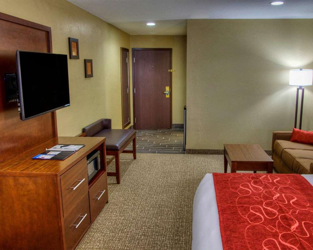 Comfort Suites Plymouth near US 30 - photo 26