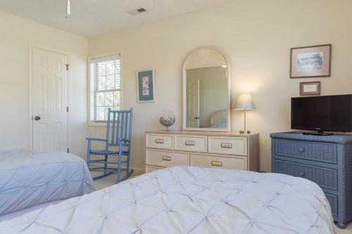 Pelican Palace by Oak Island Accommodations - photo 15