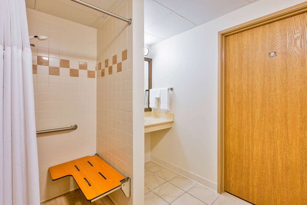 AmericInn by Wyndham Monmouth - photo 10