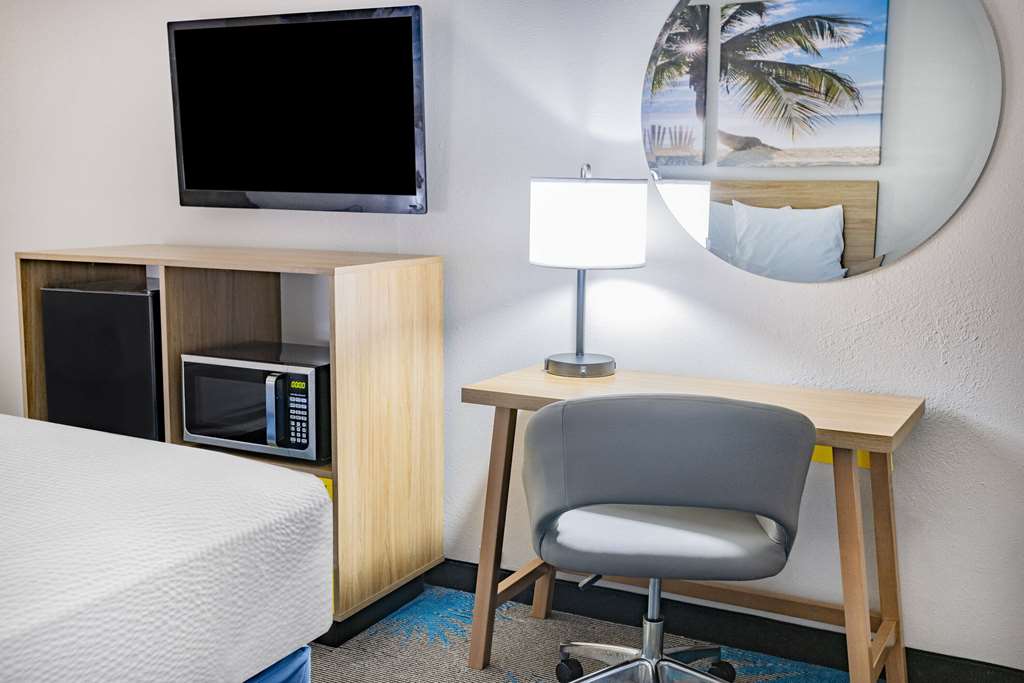 Days Inn by Wyndham Barnwell - photo 26