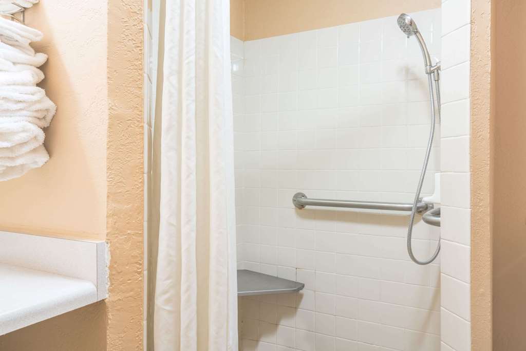 Super 8 by Wyndham Brooklyn Center MPLS - photo 11