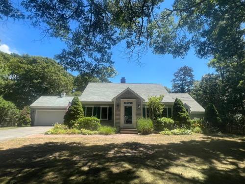 Perfect location Minutes to beaches Beach pass in Barnstable, United States