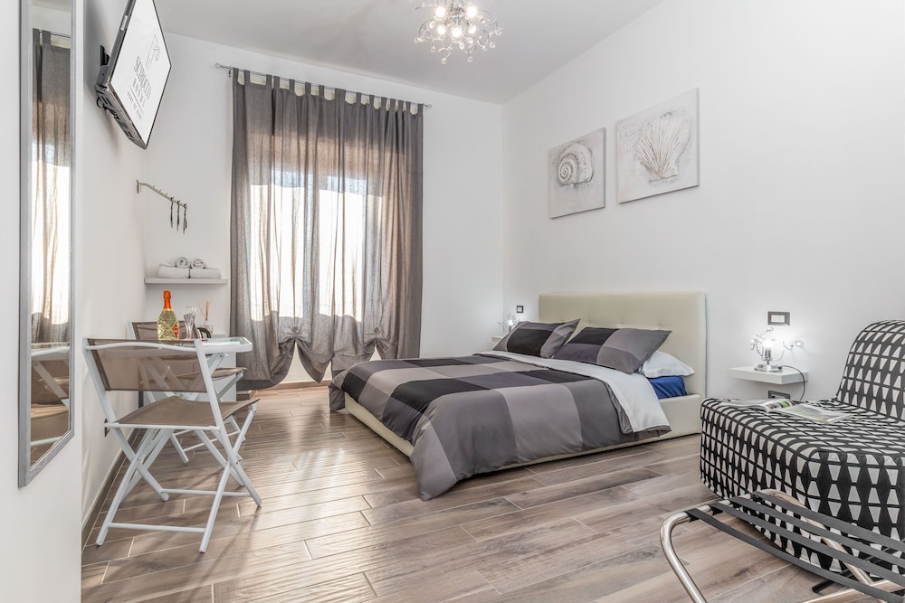 Scirocco Rooms in Civitavecchia, Italy