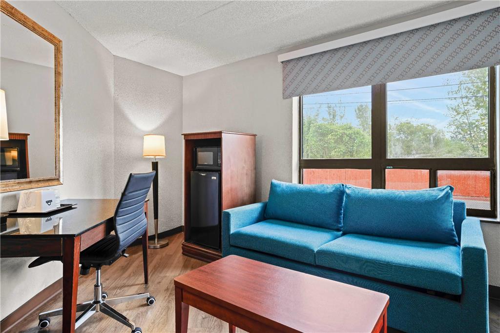 Days Inn by Wyndham Utica - photo 29