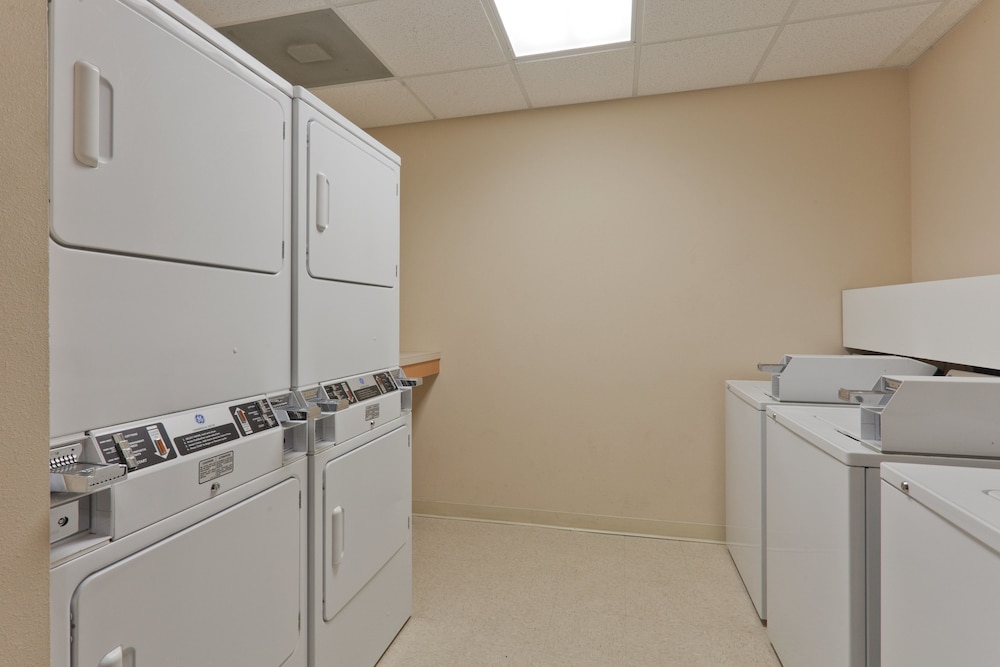 Candlewood Suites Pearl by IHG - photo 23