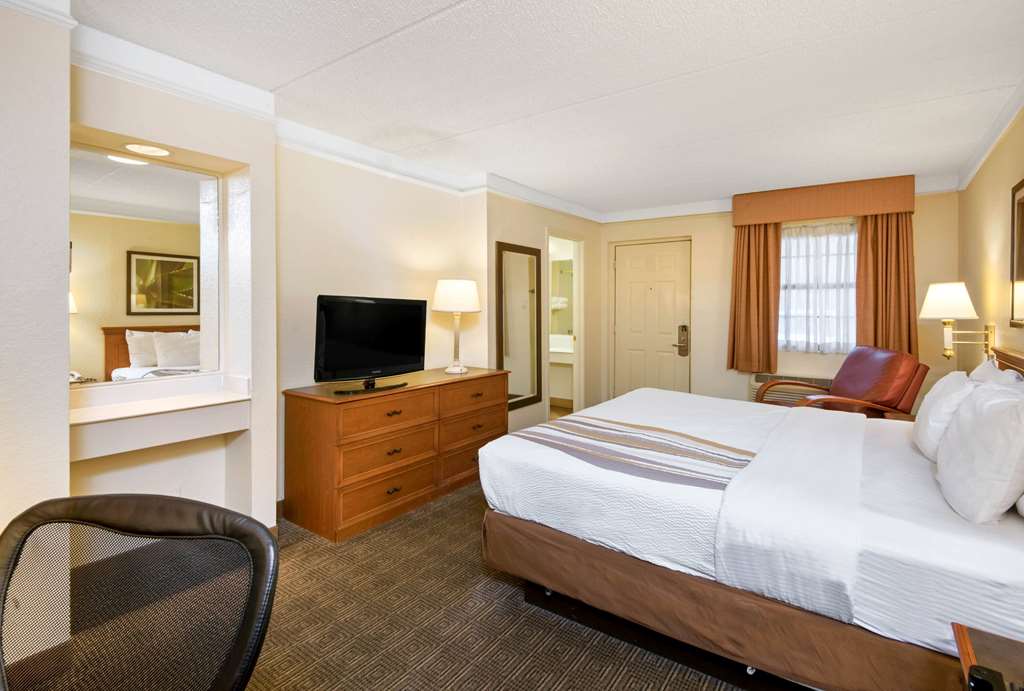 La Quinta Inn by Wyndham San Antonio Market Square - photo 19