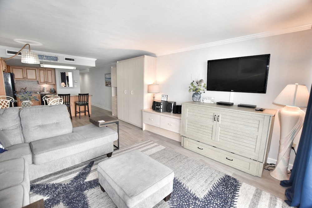 0406 Waters Edge Resort 1 Bedroom Condo by RedAwning - photo 14
