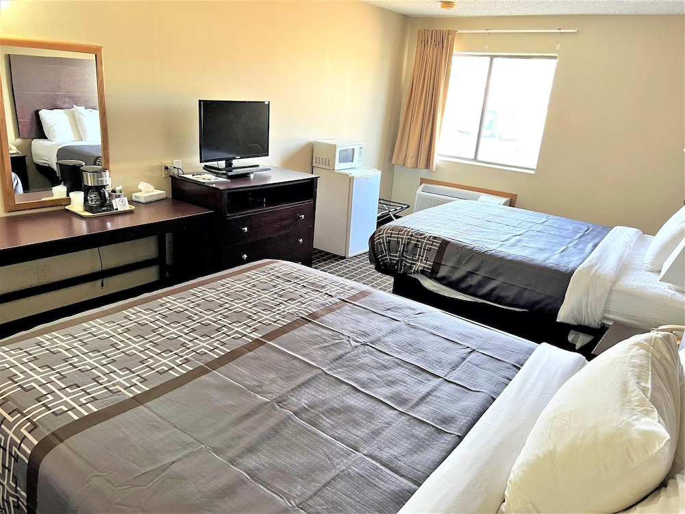 Designer Inn & Suites - photo 34