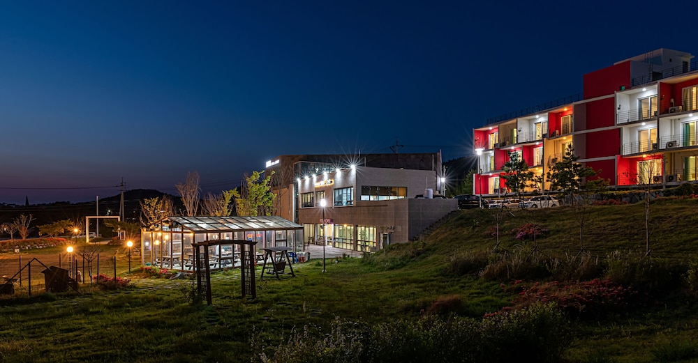 Lumia Hotel & Resort — hotel in Su-Dong