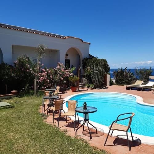 Villa Antica — 4-Star Luxury Hotel in Casamicciola Terme, Italy