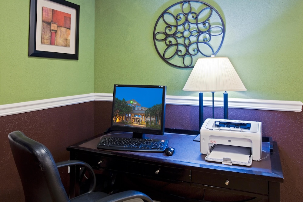 Holiday Inn Express & Suites West Palm Beach Metrocentre by IHG - photo 54