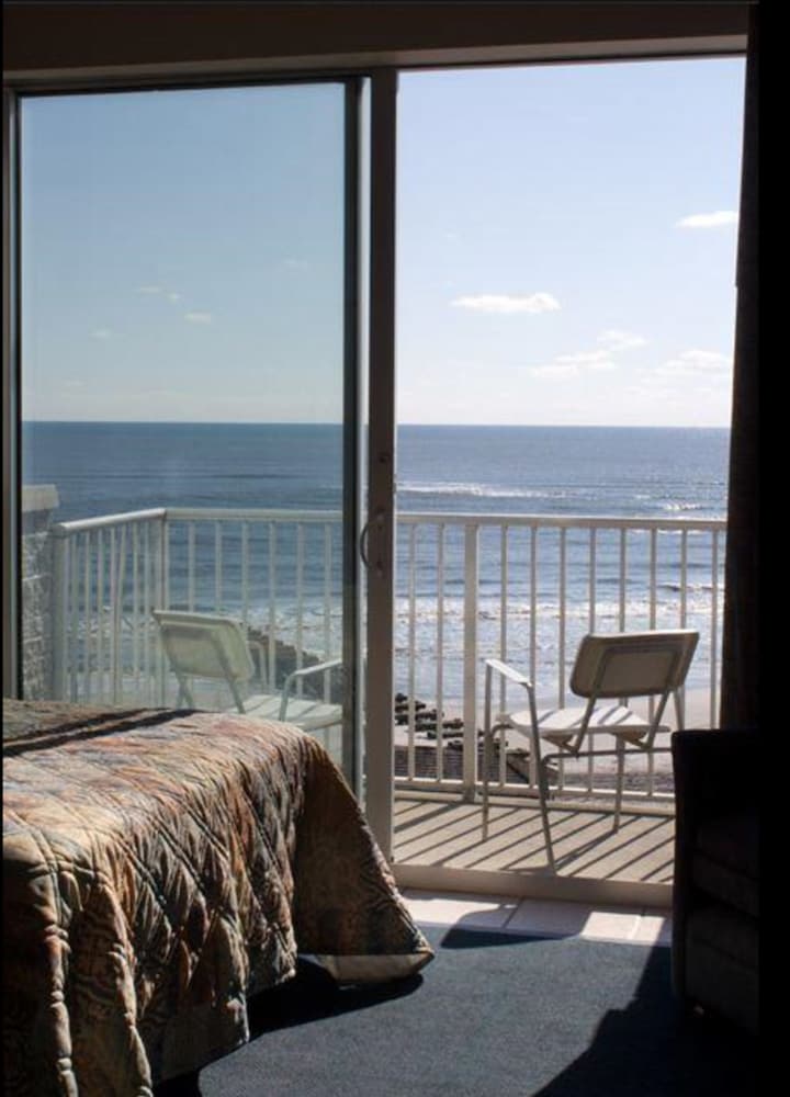 Acropolis Oceanfront Resort - photo 13