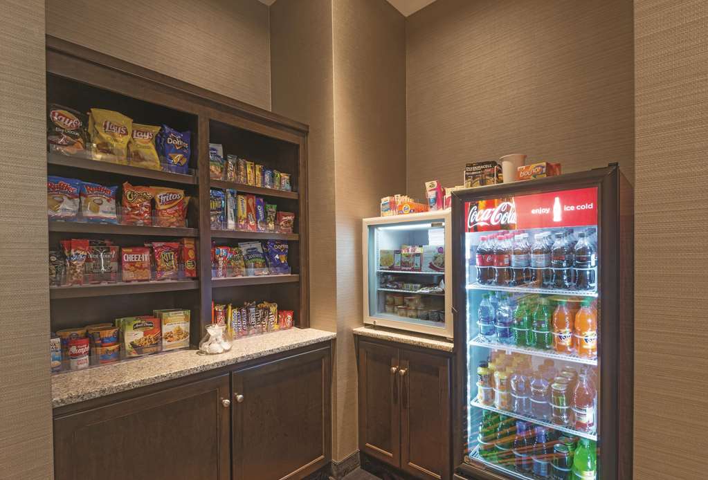 La Quinta Inn & Suites by Wyndham Lynchburg at Liberty Univ. - photo 48