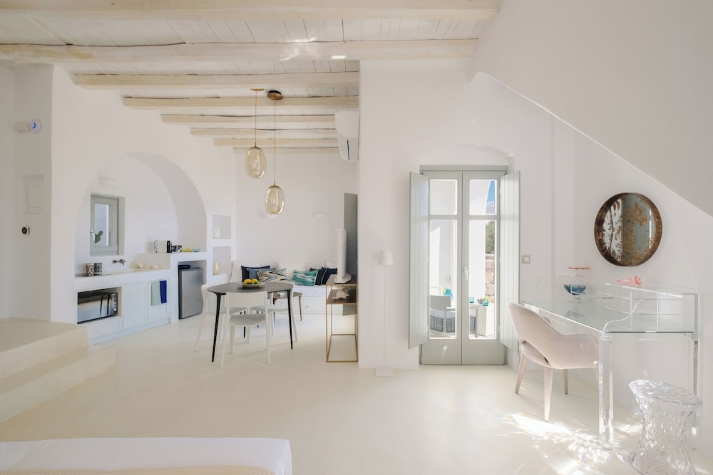 Odyssey Rock — 4-Star Luxury Hotel in Milos, Greece