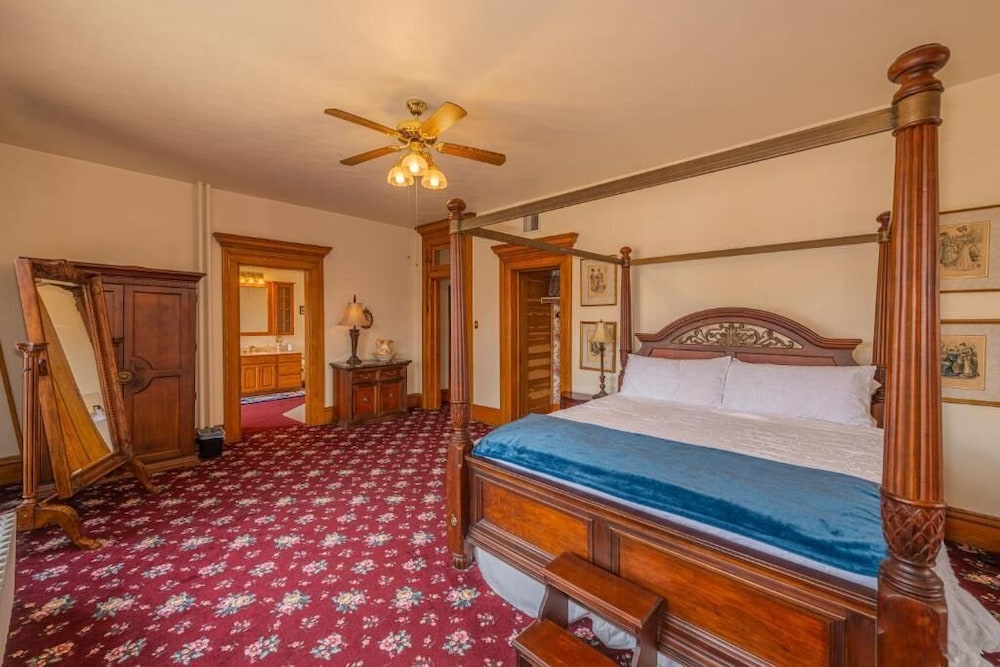 Orman Mansion Pueblo's Most Luxurious Stay - photo 8