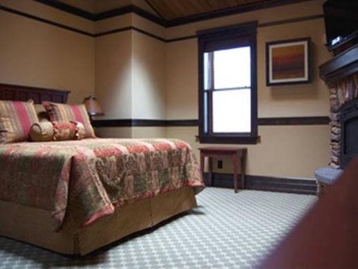 Lakeview Hotel - carbon neutral hotel in Chelan