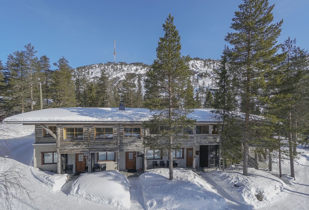 Vanhan Karhun Huoneistot — 4-Star Luxury Hotel in Kuusamo, Finland