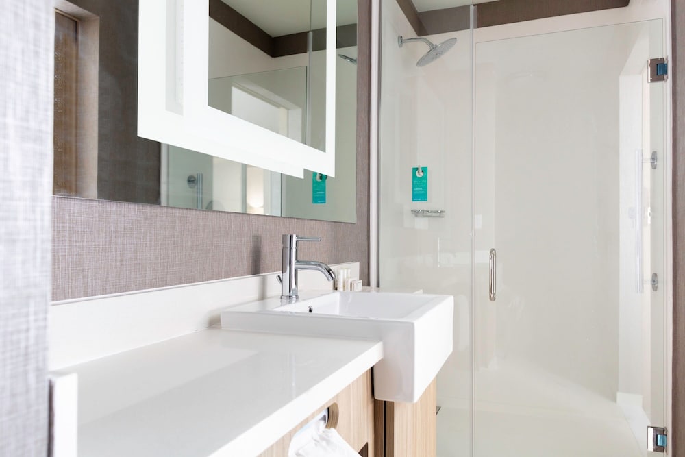 SpringHill Suites Kansas City Airport - photo 10