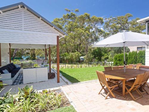 Little Beach House Little Beach with air con WiFi and boat parking — 4-Star Luxury Hotel in Hawks Nest, Australia