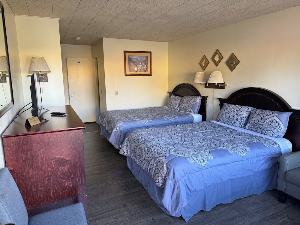 Down Towner Inn - photo 11