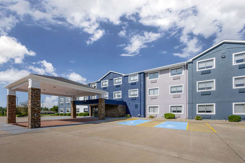 Comfort Inn Kendallville IN - photo 2
