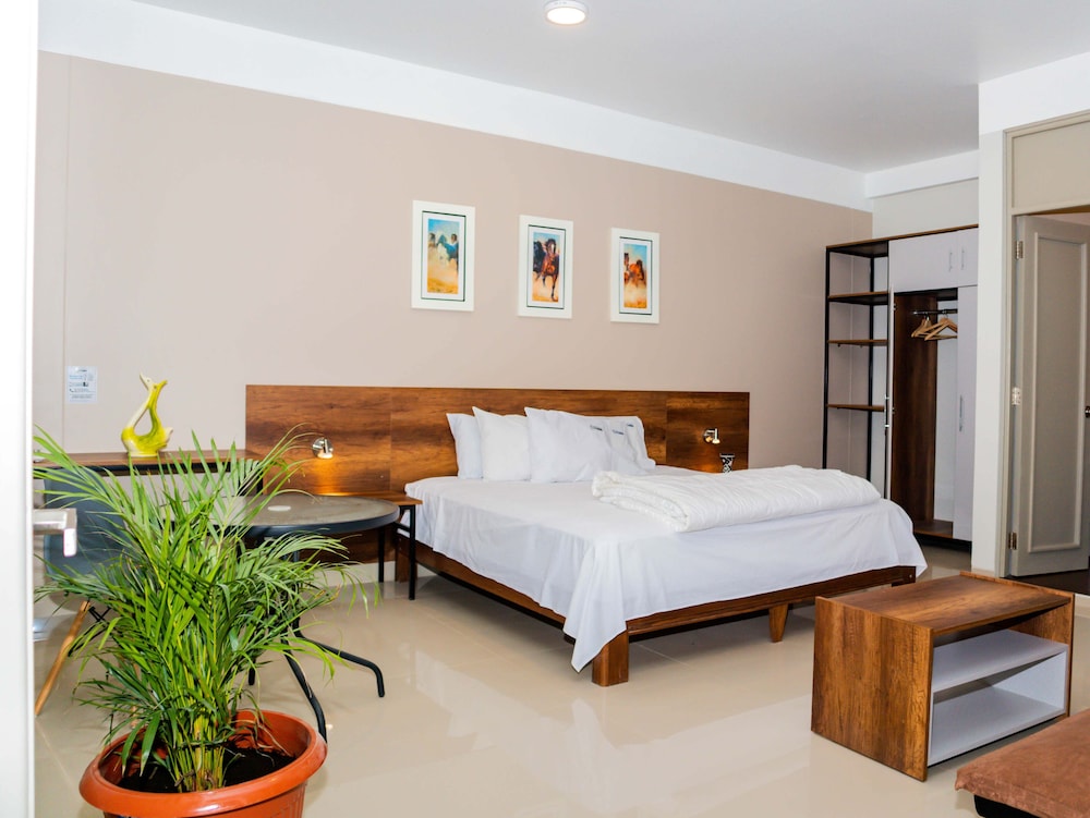 Sechura Hotel Casa Blanca Piscina Garaje in Sechura, Peru