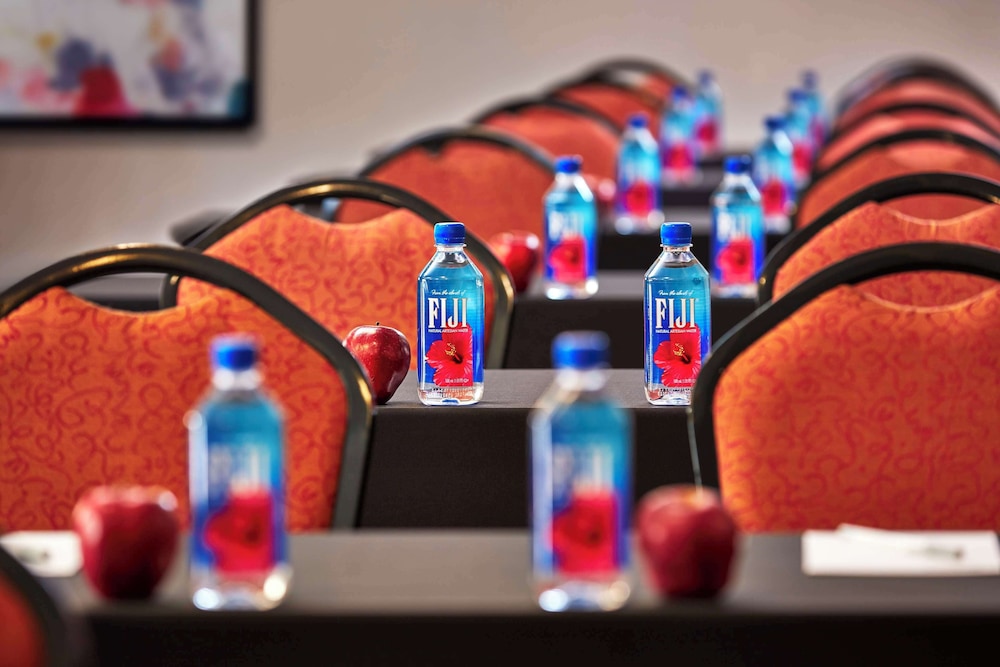 Hilton Garden Inn Valencia Six Flags - photo 22