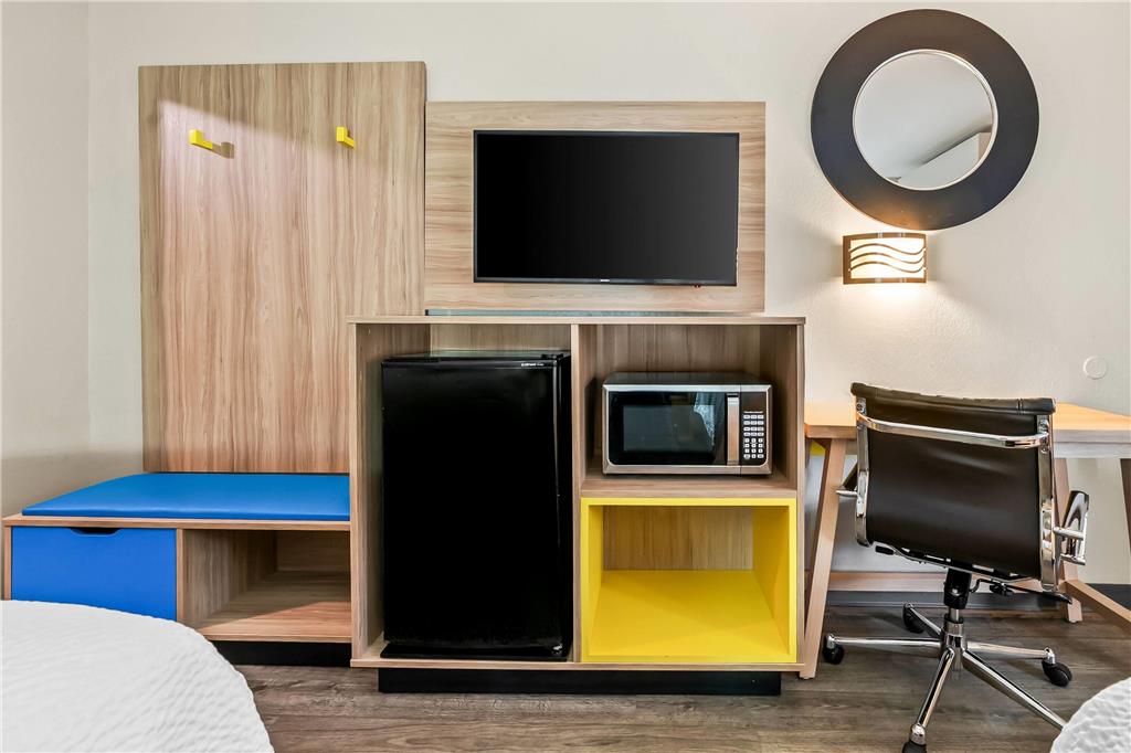 Days Inn by Wyndham Simpsonville - photo 17