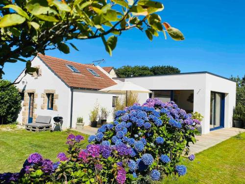 Le havre de paix de la Côte de granit rose in Pleumeur-Bodou, France