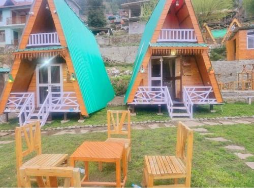 Kaira Huts - carbon neutral hotel in Manali