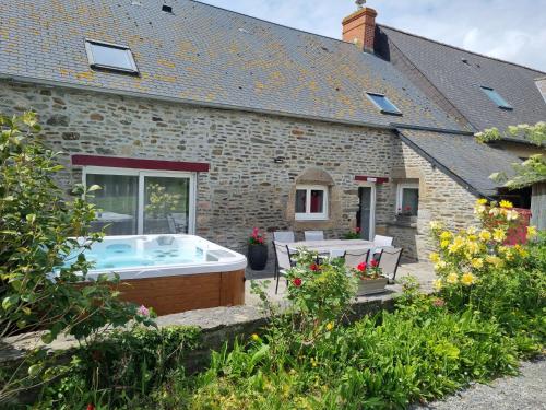 Au Mont de la Rive #Jaccuzi Et Mont Saint Michel # in Pontorson, France