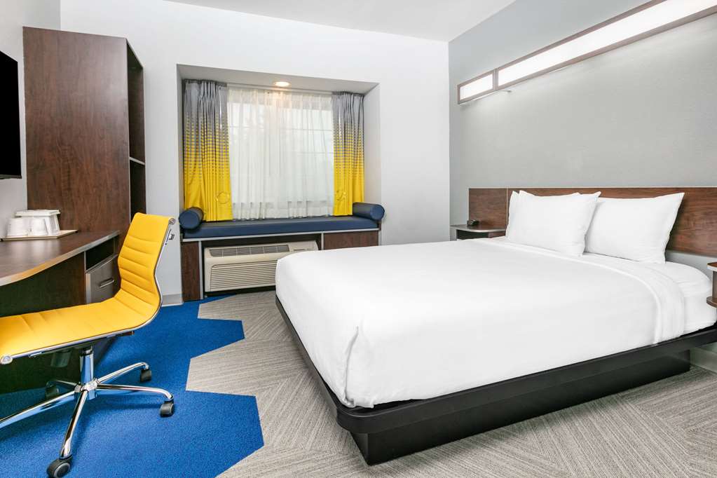 Microtel Inn & Suites by Wyndham Austin Airport - photo 11