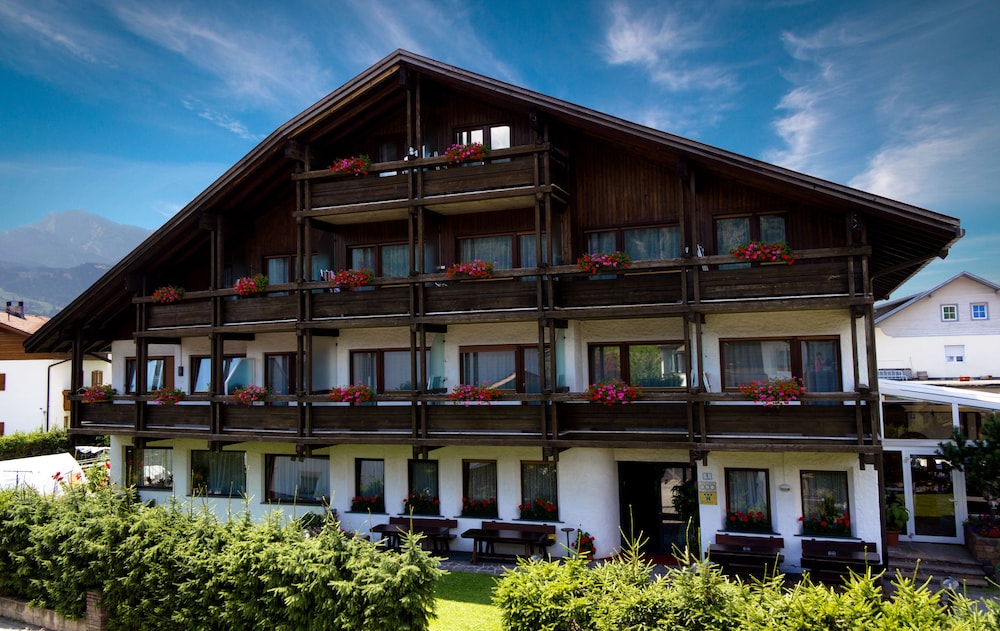 Hotel Tirolerhof — hotel in Brunico