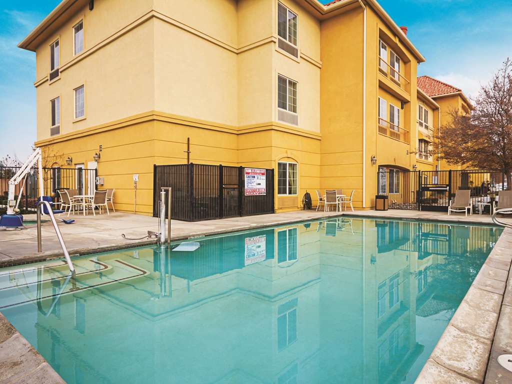 La Quinta Inn & Suites by Wyndham Fresno Northwest - photo 11