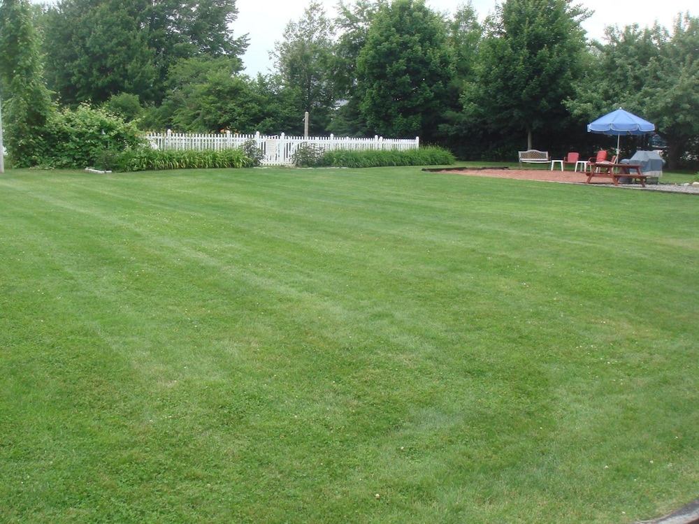 Coast Village Inn & Cottages - photo 36