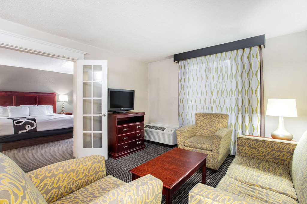 La Quinta Inn & Suites by Wyndham Indianapolis South - photo 22