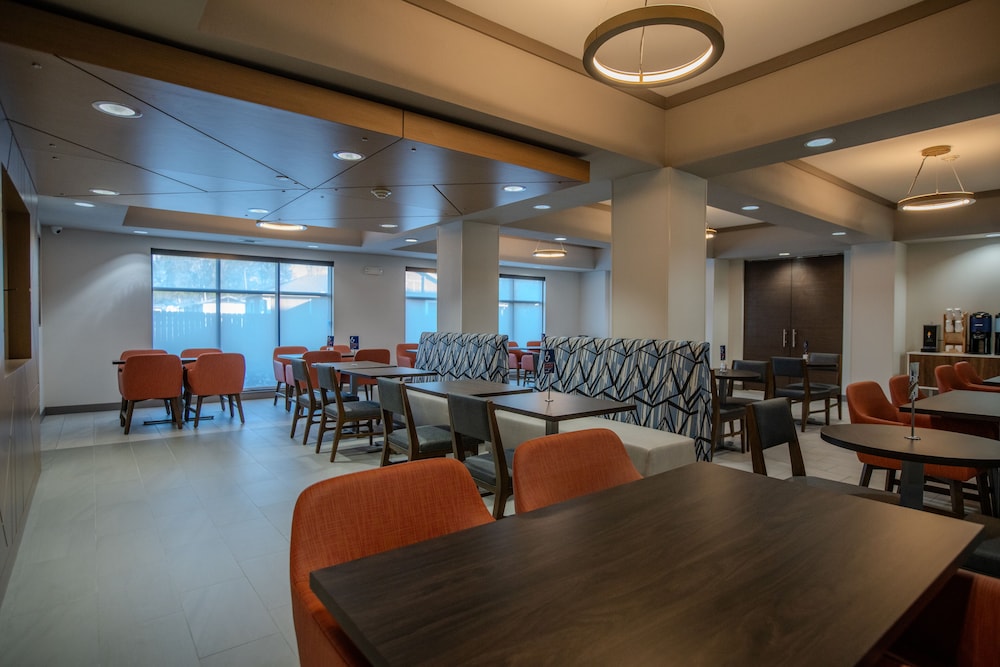 Holiday Inn Express Cleveland by IHG - photo 2