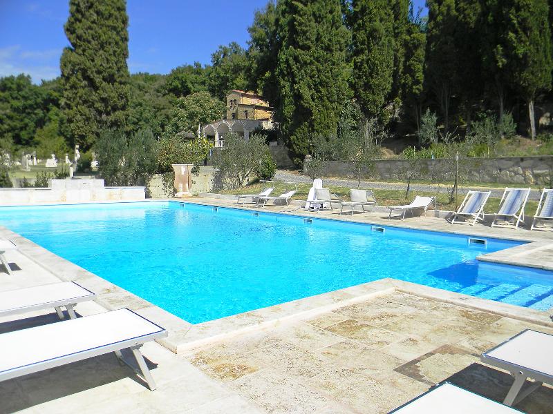 Le Querciolaie Three Bedroom — 5-Star Luxury Hotel in Sassetta, Italy