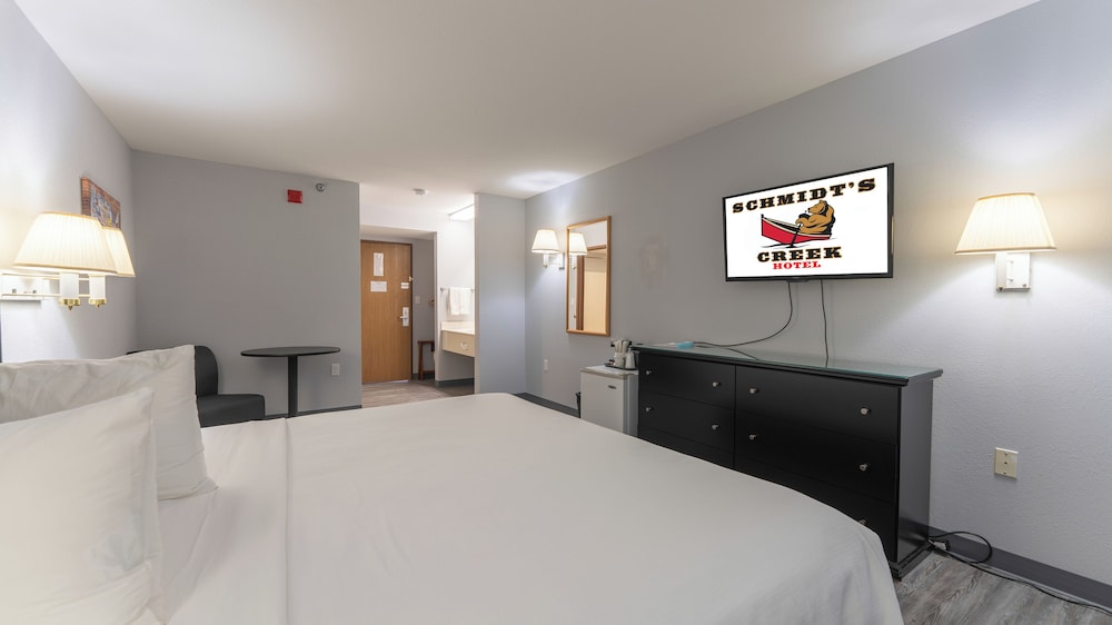 Schmidt's Creek Hotel - photo 15