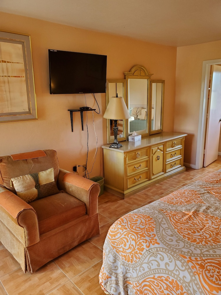 Conty's Motel - photo 13