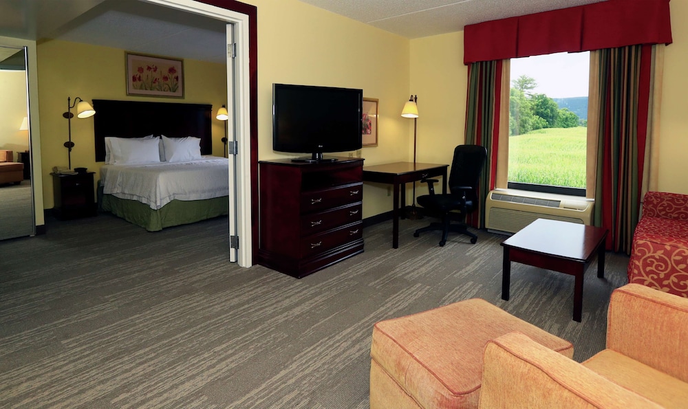Hampton Inn & Suites Lamar - photo 47