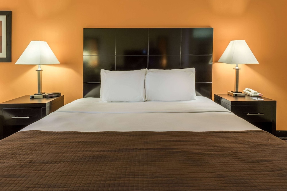 AmericInn by Wyndham Streator - photo 6