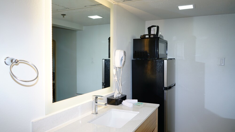 Waterfront Inn PHL Airport - photo 20