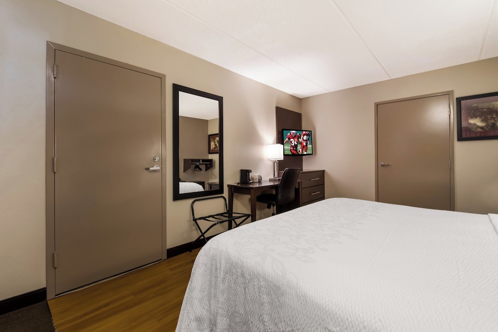 Red Roof Inn PLUS Nashville Airport - photo 20