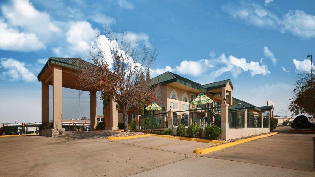Marble Falls Inn - photo 19