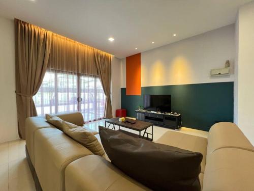Jk CozyHome 10Pax 100Mbps 2Carparks — 4-Star Luxury Hotel in Kuching, Malaysia